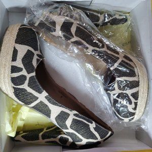 Gomax Womens 8 Shoes Canvas Animal Print (NEW)